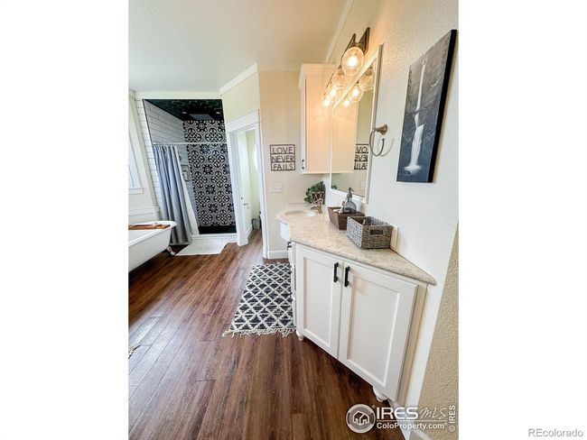 Master Bathroom | Image 21