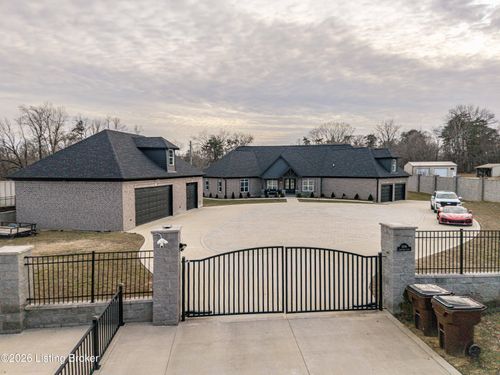 2696 Armstrong Ln, Mt Washington, KY, 40047-7822 | Card Image