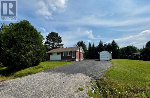 4428 Elizabeth Cres, Val Therese, ON, P3P1S7 | Card Image