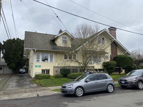 300-2207 Ne Broadway St, Portland, OR, 97232-1693 | Card Image