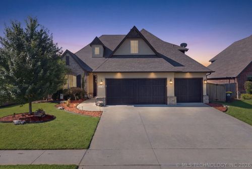 2114 117th Pl, Jenks, OK, 74037-6218 | Card Image