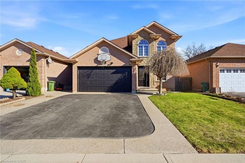 19 Konstantine Crt, Hamilton, ON, L9B2T3 | Card Image