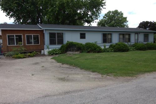 205 Niebel St, Farnhamville, IA, 50538-6732 | Card Image
