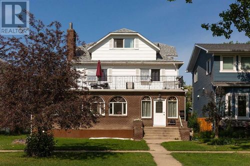 622 10 St S, Lethbridge, AB, T1J2M8 | Card Image