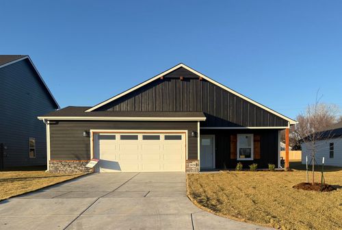 2820 S Maize Ct, Wichita, KS, 67215-8915 | Card Image