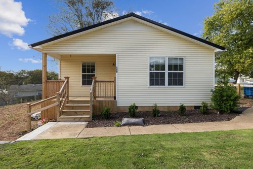 104 E Merchant St, Mount Pleasant, TN, 38474-1615 | Card Image