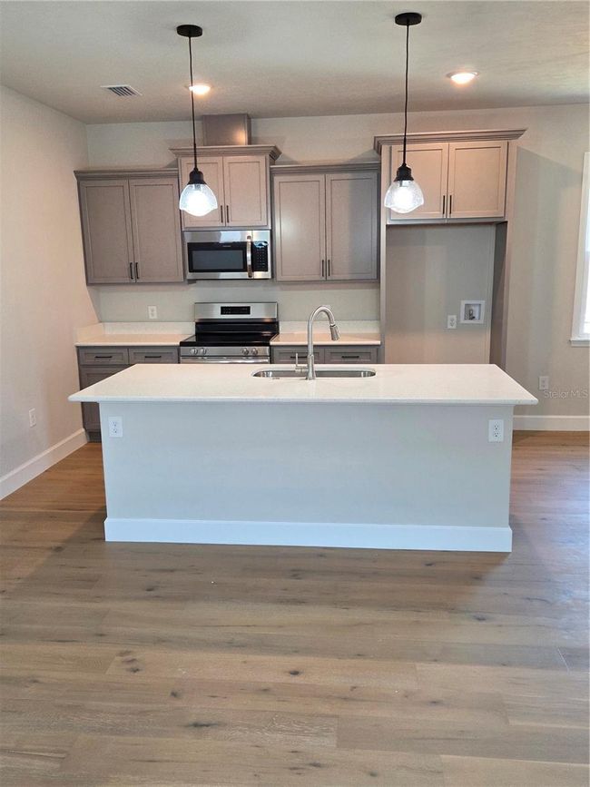 24350 Sw 18 Th Ln, House other with 3 bedrooms, 2 bathrooms and null parking in NEWBERRY FL | Image 4