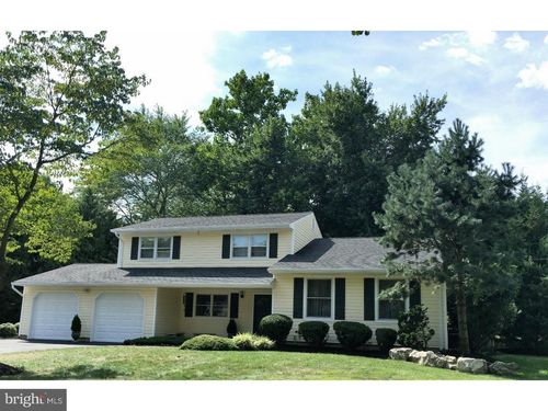 154 Oak Creek Rd, East Windsor, NJ, 08520-2103 | Card Image