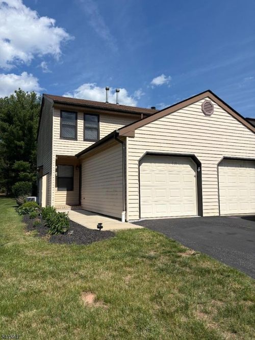 131 Locust Ct, Flemington, NJ, 08822-2000 | Card Image