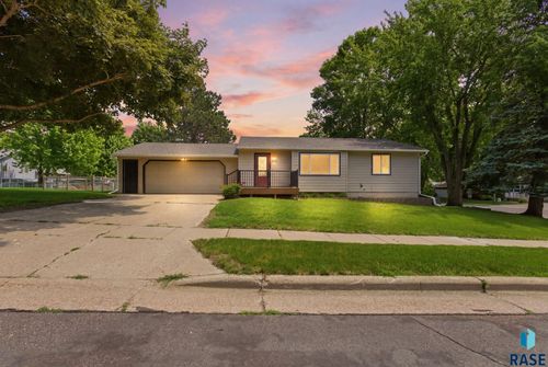 4512 S Drexel Dr, Sioux Falls, SD, 57106-2072 | Card Image