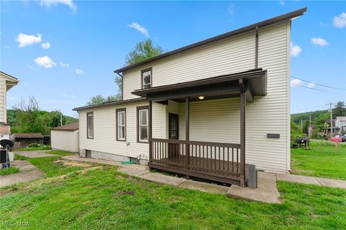 1802 Chester Ave, Wellsville, OH, 43968-1027 | Card Image