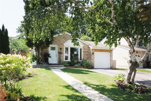 390 Driftwood Dr, Kitchener, ON, N2N1Y6 | Card Image