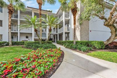 202 - 770 Waterford Drive, Condo with 2 bedrooms, 2 bathrooms and null parking in Naples FL | Image 2