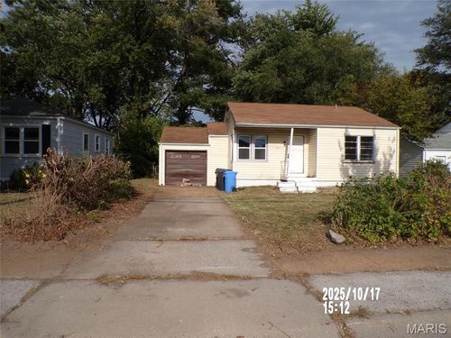 737 Charbonier Rd, Florissant, MO, 63031-5215 | Card Image