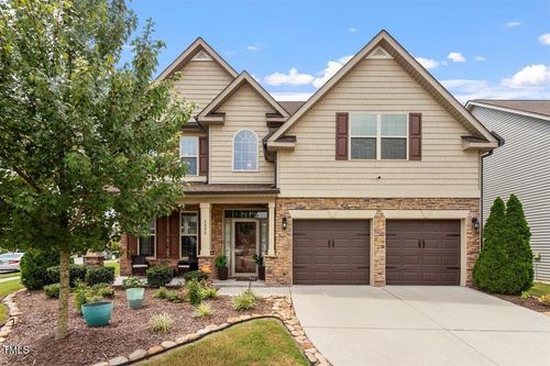 7535 Mapleshire Dr, Raleigh, NC, 27616-8206 | Card Image