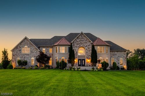8 Kren Dr, Ringoes, NJ, 08551-2055 | Card Image