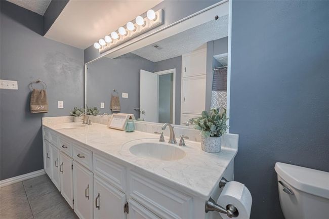 Plenty of cabinet and counter space | Image 26
