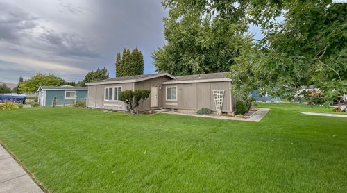 2101 N Pittsburg Ct, Kennewick, WA, 99336-7954 | Card Image