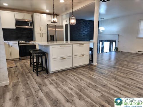 422 Belvidere St, Nazareth, PA, 18064-2303 | Card Image