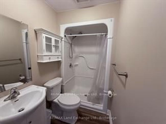 UPPER - 433 Broadway St, Home with 3 bedrooms, 1 bathrooms and 4 parking in Kincardine ON | Image 9
