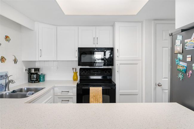 14 - 901 Gulf Dr S, Condo with 2 bedrooms, 2 bathrooms and null parking in Bradenton Beach FL | Image 13