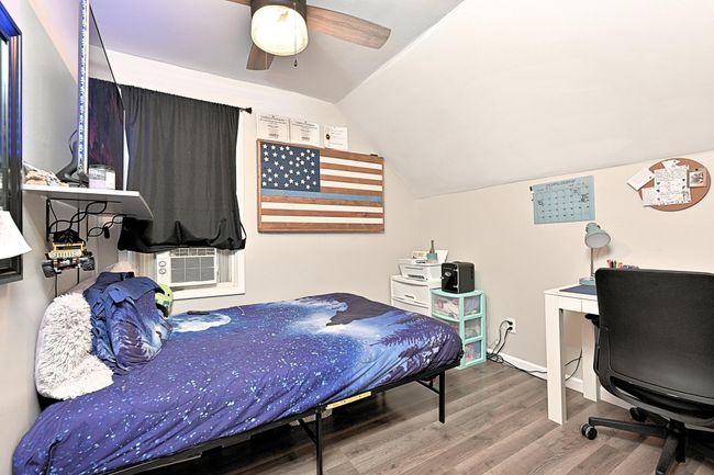 BEDROOM UPPER | Image 17