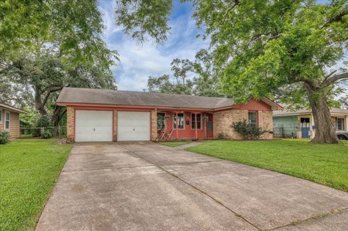 107 Ash Ln, Lake Jackson, TX, 77566-5828 | Card Image