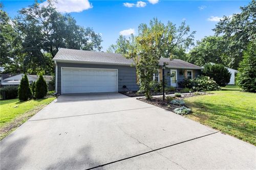 5869 Granada Ln, Fairway, KS, 66205-3138 | Card Image