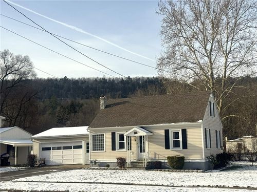 828 E Circle Dr, Vestal, NY, 13850-3139 | Card Image