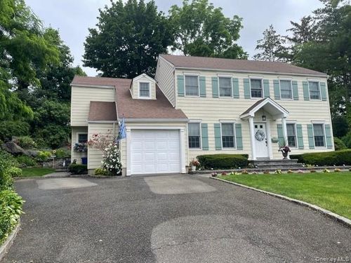 145 Shore Rd, Manhasset, NY, 11030-1350 | Card Image