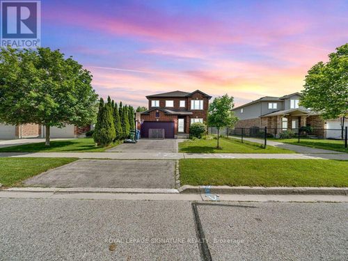 31 Ingram Dr, Guelph, ON, N1E0B1 | Card Image