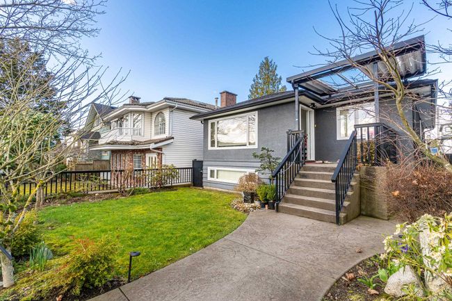 4847 Frances Street, House other with 6 bedrooms, 4 bathrooms and 6 parking in Burnaby BC | Image 2