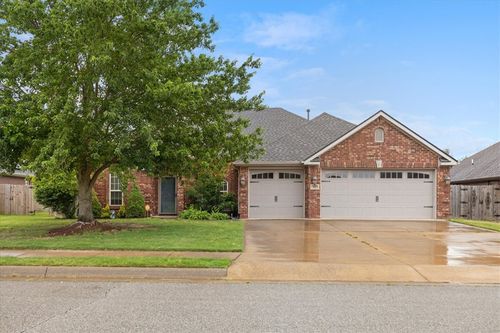 201 Monroe St, Centerton, AR, 72719-9316 | Card Image
