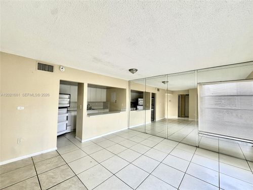 a2005-17650 Nw 68th Ave, Hialeah, FL, 33015-4029 | Card Image