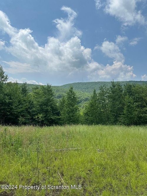58 Summit Woods Rd, Moscow, PA, 18444 | Card Image