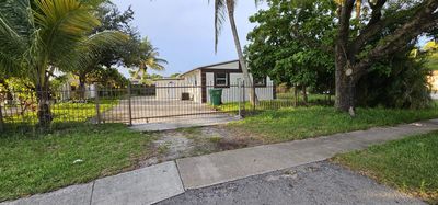 901 Nw 34th Ter, House other with 3 bedrooms, 2 bathrooms and null parking in Lauderhill FL | Image 3