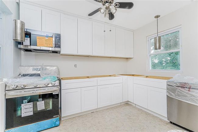 335 18 Th St, Home with 9 bedrooms, 2 bathrooms and null parking in Brooklyn NY | Image 18
