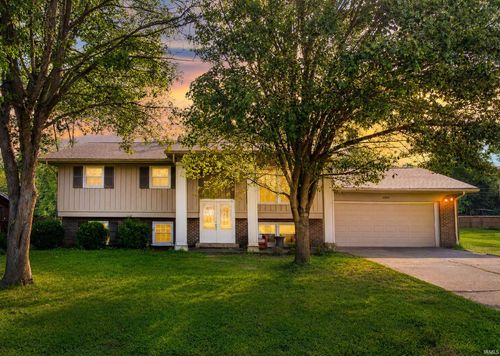 4300 Pine Dr, Newburgh, IN, 47630-2615 | Card Image