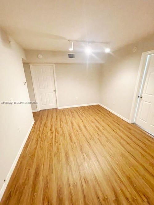 apt-105-4081 San Marino Blvd, West Palm Beach, FL, 33409-7728 | Card Image