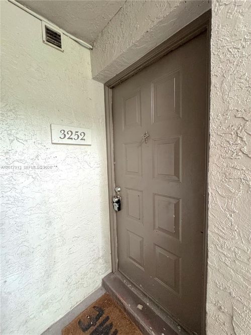 3252-3252 Coral Lake Ln, Coral Springs, FL, 33065-4655 | Card Image