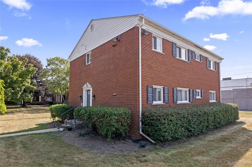 1095 Tienken Ct, Rochester Hills, MI, 48306-4372 | Card Image