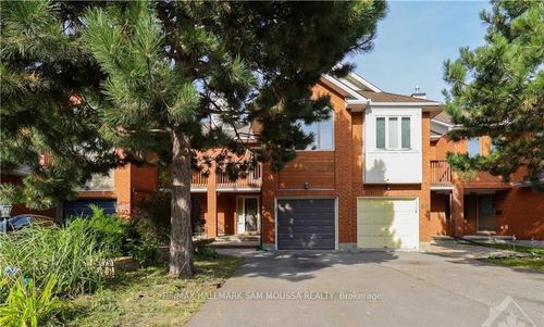 104 Thornbury Cres, Nepean, ON, K2G6C3 | Card Image