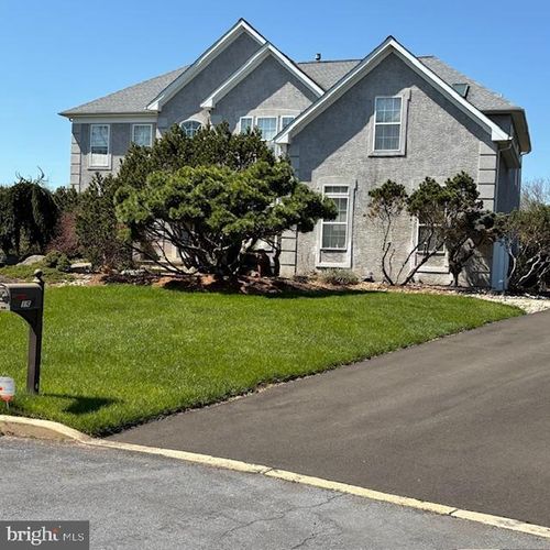 15 Dover Pl, Southampton, PA, 18966-2596 | Card Image