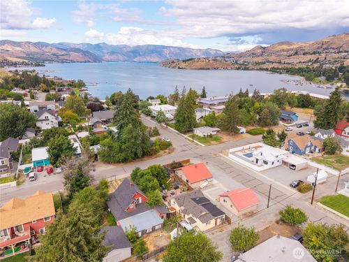 219 W Columbia Ave, Chelan, WA, 98816-9612 | Card Image