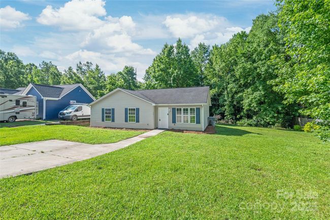 425 Austin Dr, House other with 3 bedrooms, 2 bathrooms and null parking in Charlotte NC | Image 4