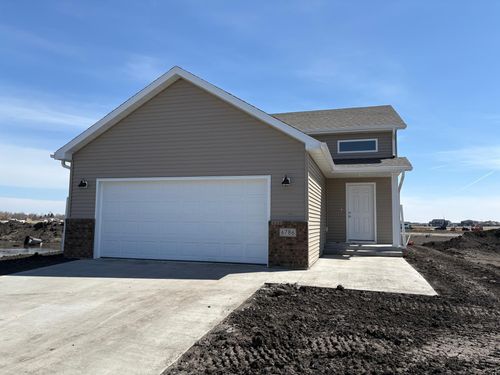 6786 32nd Street S, Fargo, ND, 58104 | Card Image