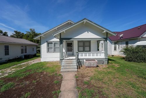 207 S Elm St, Eureka, KS, 67045-2005 | Card Image