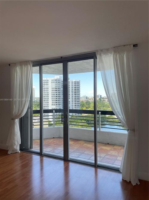 apt-1509-3530 Mystic Pointe Dr, Aventura, FL, 33180-4529 | Card Image