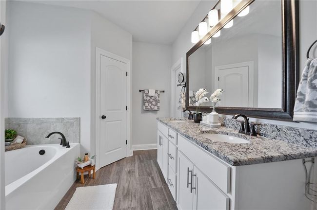 Primary Bathroom | Image 17