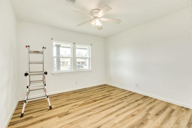 spacious bedroom 4 | Image 17
